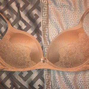 Tan lace VS Bra